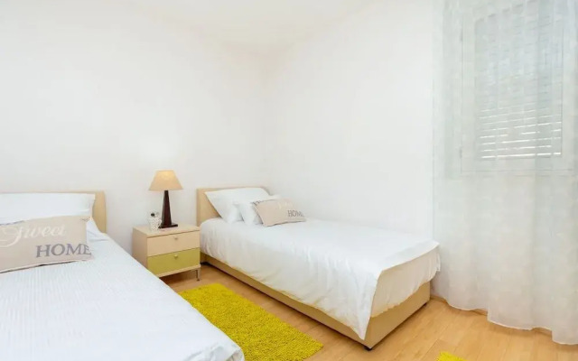 Sky Breeze Apartment