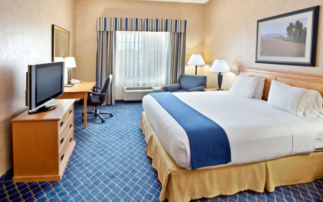 Holiday Inn Express & Suites Cheney by IHG