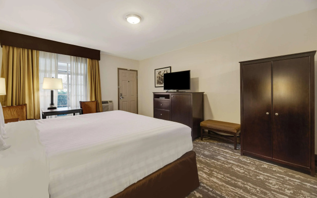 Best Western PLUS Frontier Motel