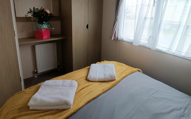 3 Bed, Sleeps 6, Parking