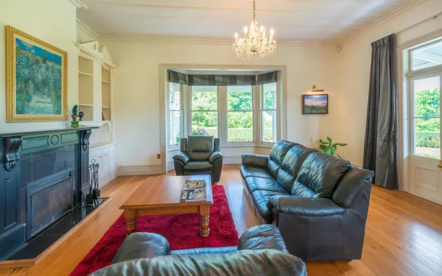 Magnificent Karaka Estate with Swimming Pool