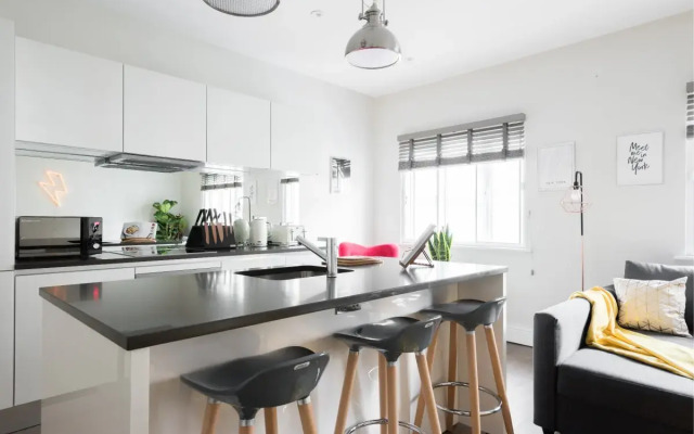 The Soho Studio - Modern & Bright 2BDR in Central London