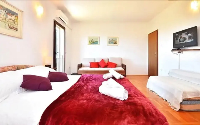 Nice and sea view apartment in Podstrana