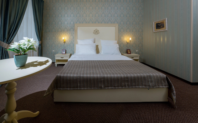 Rich Hotel