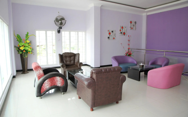 Purple Hotel by OYO Rooms