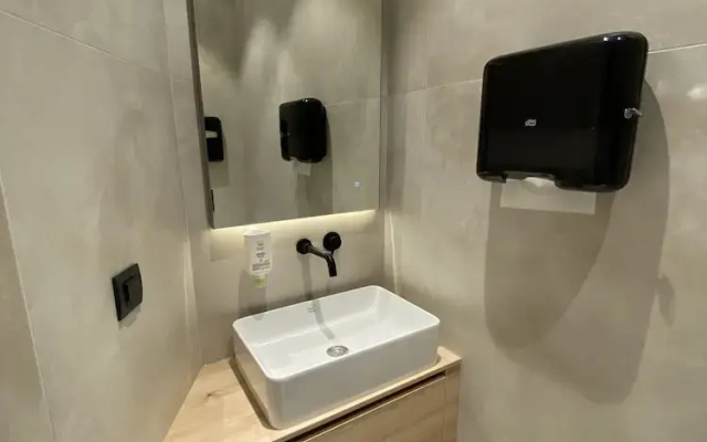 Зал сна и отдыха Sleep Lounge, Терминал D — хостел