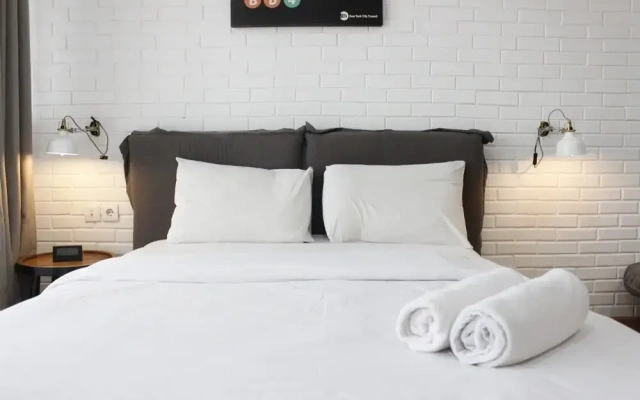 Comfy & Artsy Studio at Beverly Dago Apartment