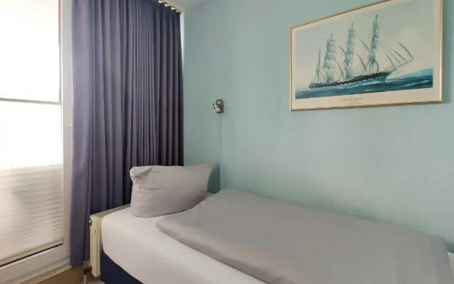 Strandnahe-Ferienwohnung-102-mit-Westbalkon-Haus-Hohe-Worth-Duhnen