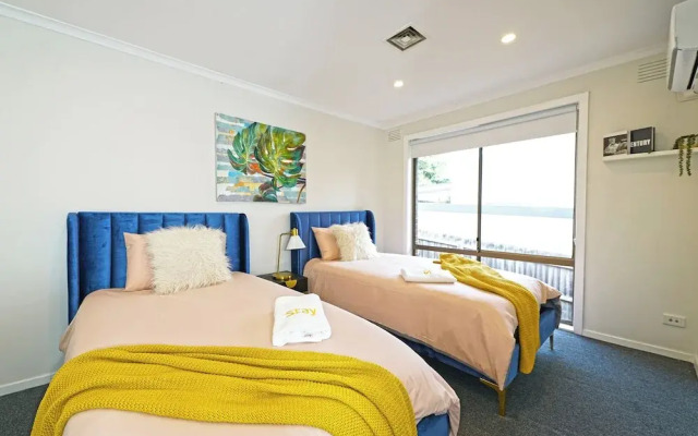 Maroondah 3BR Brick House