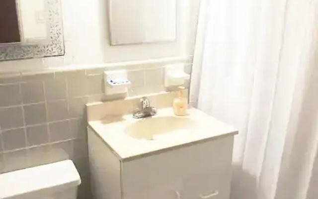 Burns Court Apartment