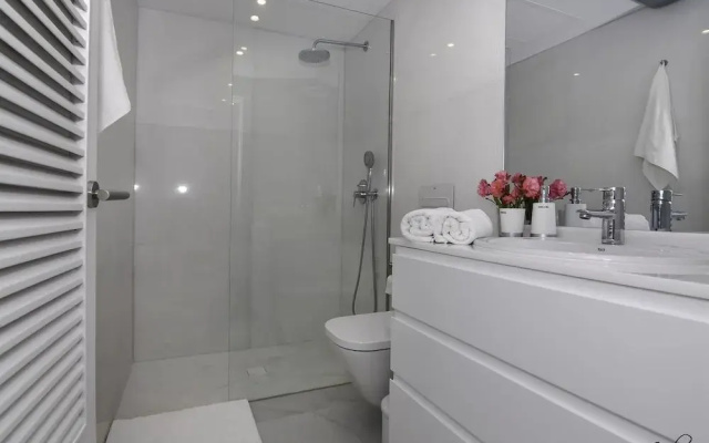 Port Oasis Golden Mile Apartment