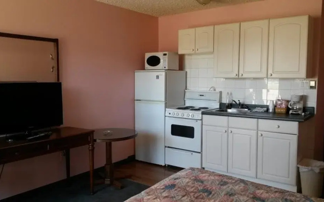Highway Motor Inn
