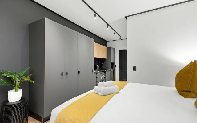 Nine Palms 214