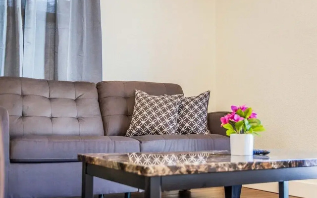Cozy Oakland 2 Bedroom w/ Backyard