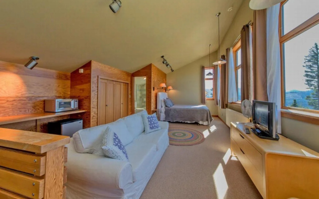 Lookout Lodge