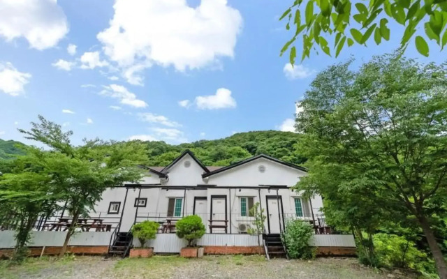 Ulsan Chereville Pension(철구소쉐르빌펜션)