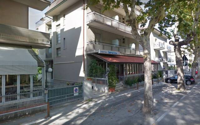 Hotel Brezza вид на фасад