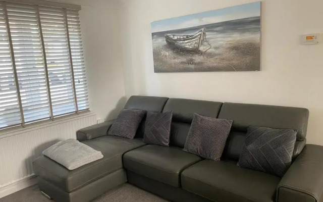 Riverside Park Ground Floor Apt 1 BR Parking St Neots