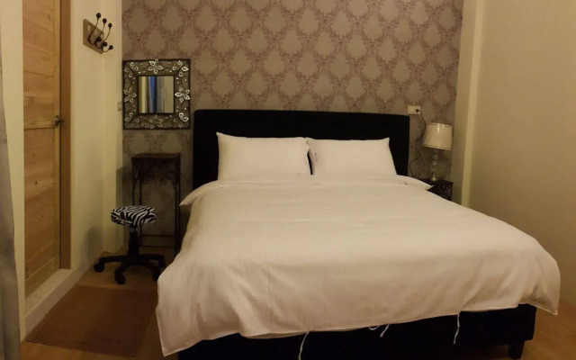 Royal Goods Residence Themed Suites