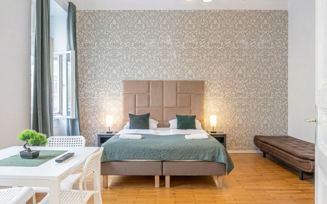 Lovely 2BR Near Belvedere Palace