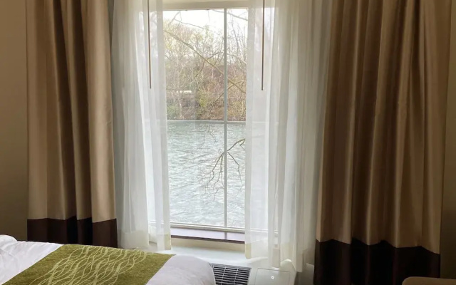 Cobblestone Hotel & Suites Connellsville
