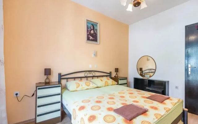 Comfortable 3 Bedroom Apartment in Makarska