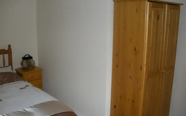 Beautiful 3-bed House in Knock