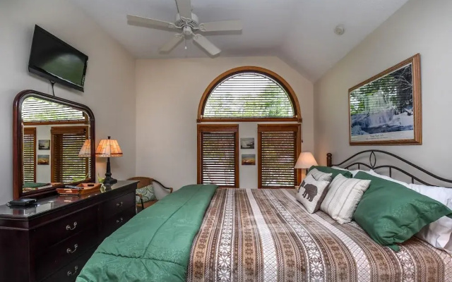 Hartwood Village 3 Bedroom Townhome #05