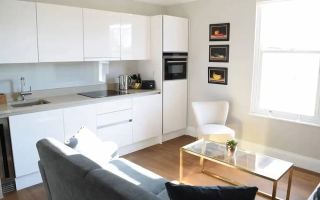 Decorated 1 Bedroom Flat in Wimbledon