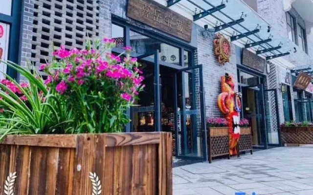 Huaqi Ruosu Mountain House (Huashan Scenic Area Visitor Center)