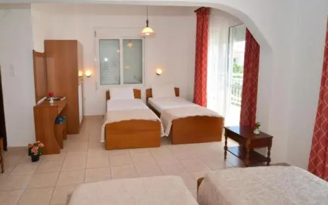 Triada Hotel