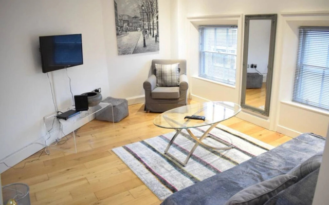 2 Bedroom Apartment Near Grafton Street