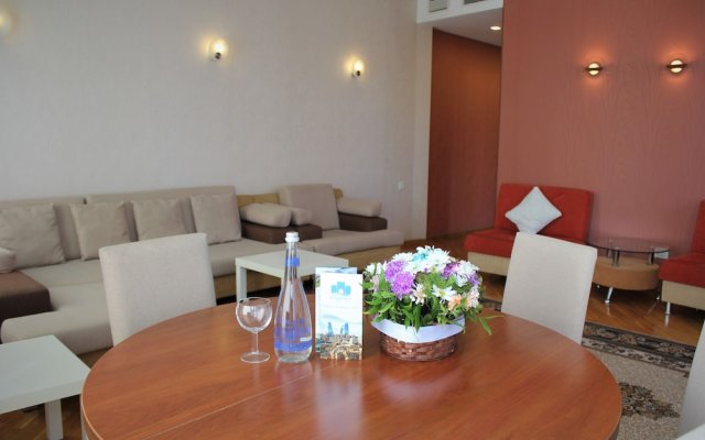 Apartment on Zivarbay Ahmadbayov 10 0