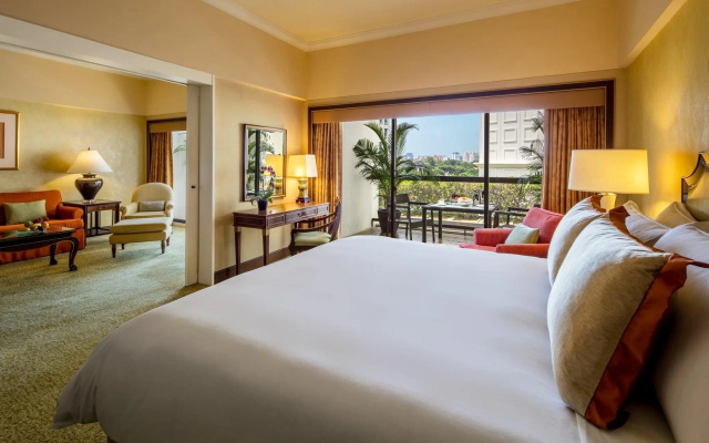 Отель Conrad Singapore Orchard