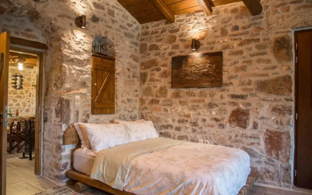 Karyoupolis Lounge Cave House