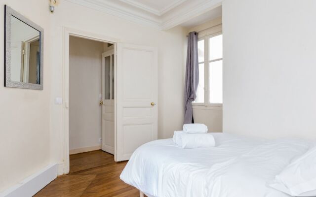 Апартаменты Arc de Triomphe Champs Elysees Apartment вид на фасад