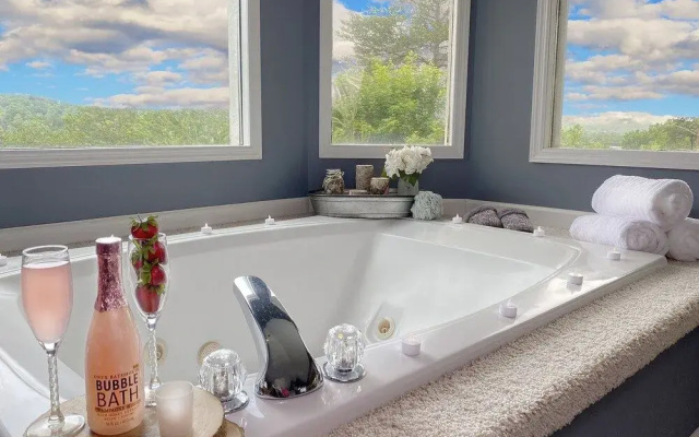 Amazing Sunsets 3 Bedroom Home by RedAwning