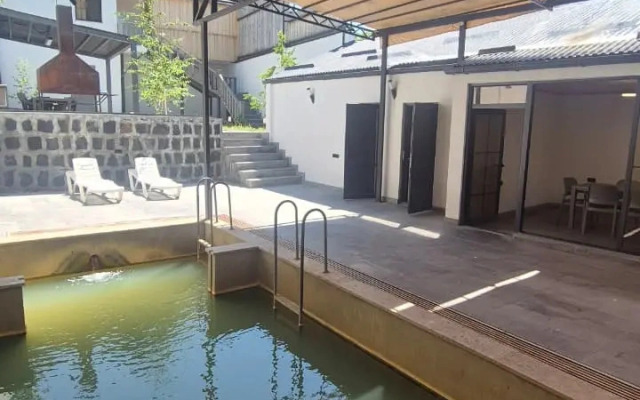 Relax Mineral Hotwater House