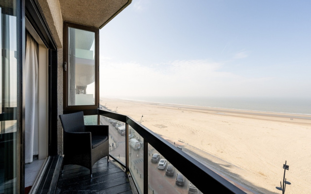Apartment in Blankenberge With Sea View
