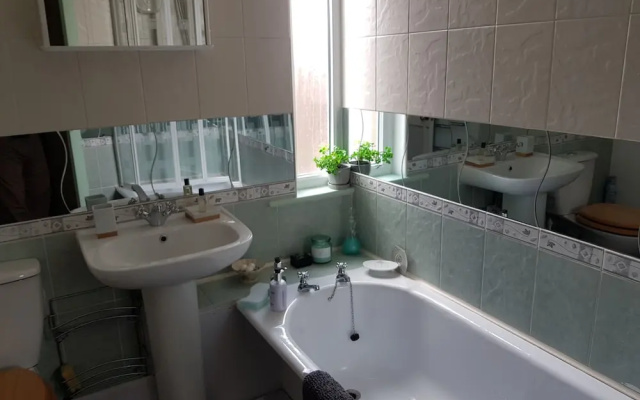 Lingdale 4 Bedroom House & Trundlebed Option