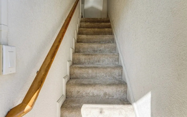 Pet-friendly Condo < 2 Mi to Alameda Beach!