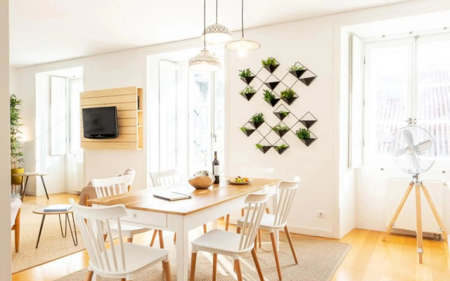JOIVY Chiado Self Check-In 2-BR Flat w/Parking