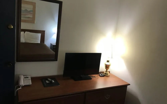 Colonial Inn Dyersville