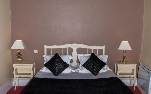 Hotel Raymond VII