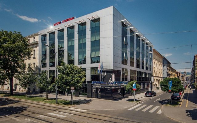 Отель Central Хорватия, Загреб - 1 отзыв об отеле, цены и фото номеров - забронировать отель Central онлайн вид на фасад