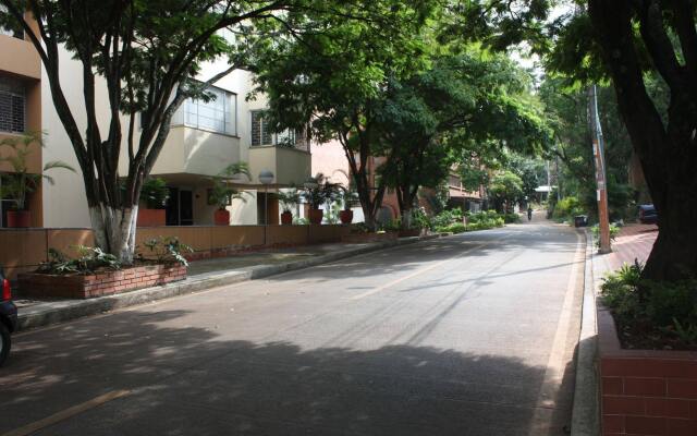 Отель Colombian Home Hostel Cali Колумбия, Кали - отзывы, цены и фото номеров - забронировать отель Colombian Home Hostel Cali онлайн вид на фасад