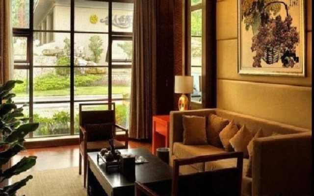 Tan Mu Lin Celebrity City Hotel
