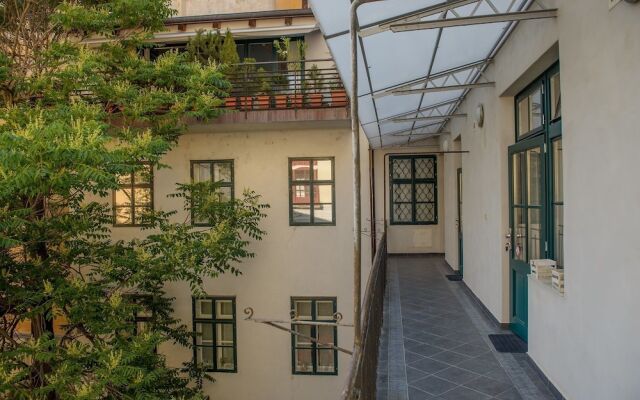Апартаменты City Spot Apartments вид на фасад