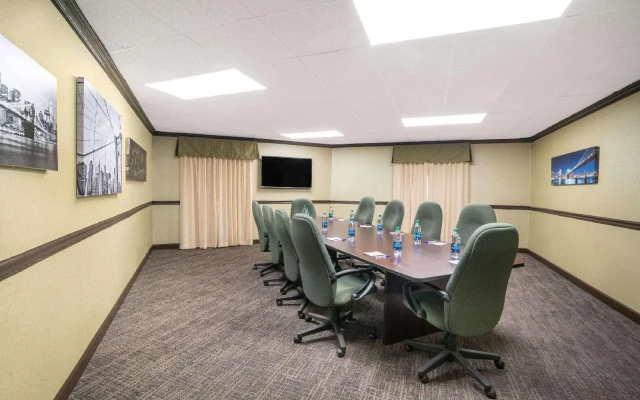 Baymont Inn & Suites Knoxville I-75