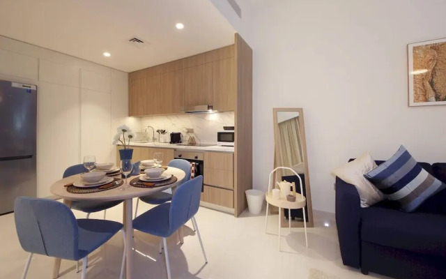 Luxury StayCation - Beachfront Apartment With Fantastic Palm Views